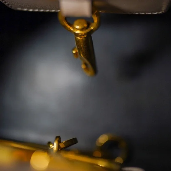 Valentino Garavani VLogo Tote Leather Small - Picture 10 of 16